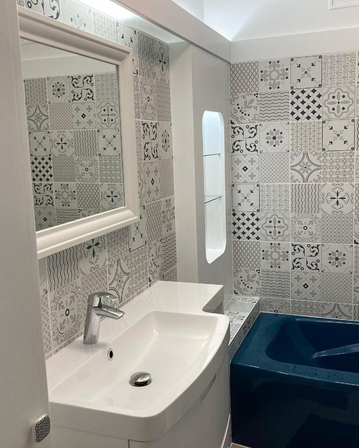 La Maison Virginie 1 A 2 Pers Hyper Centre- Cour- Parking- Linge- Fibre- Proximite Canal Piscine Apartment *