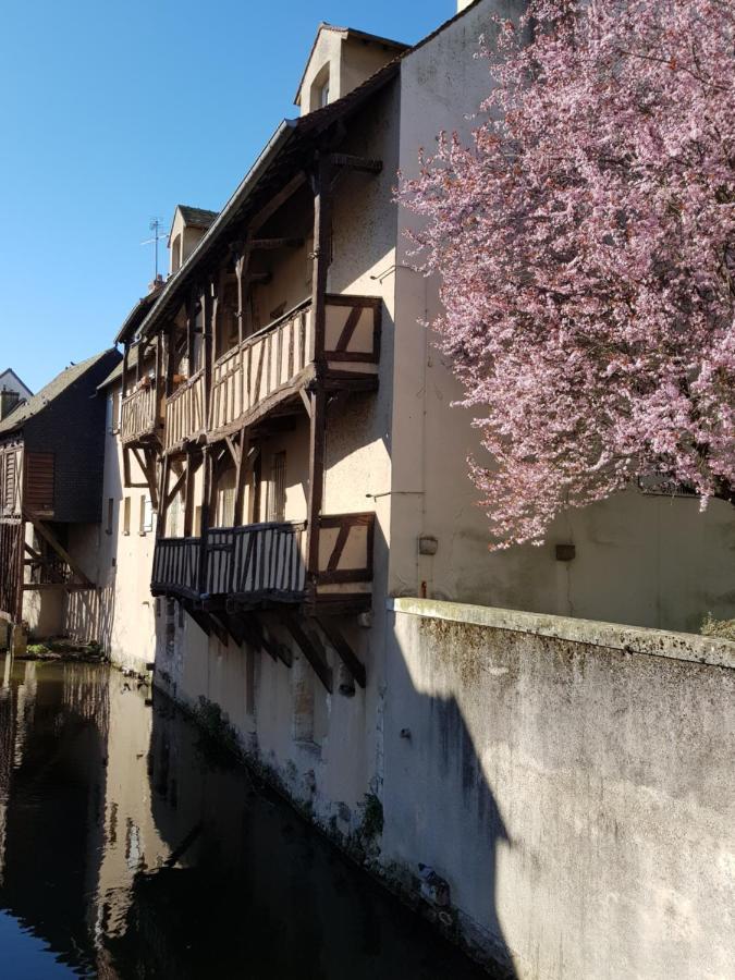 La Maison Virginie 1 A 2 Pers Hyper Centre- Cour- Parking- Linge- Fibre- Proximite Canal Piscine * Montargis