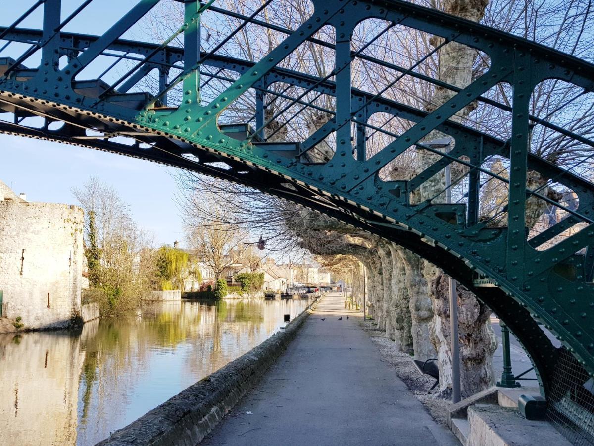 La Maison Virginie 1 A 2 Pers Hyper Centre- Cour- Parking- Linge- Fibre- Proximite Canal Piscine Apartment Montargis